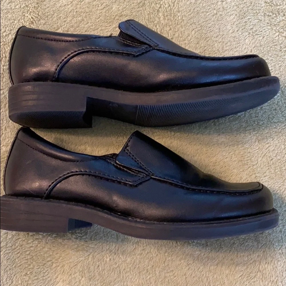 Smart Fit black shoes kids size 9 1/2 durable